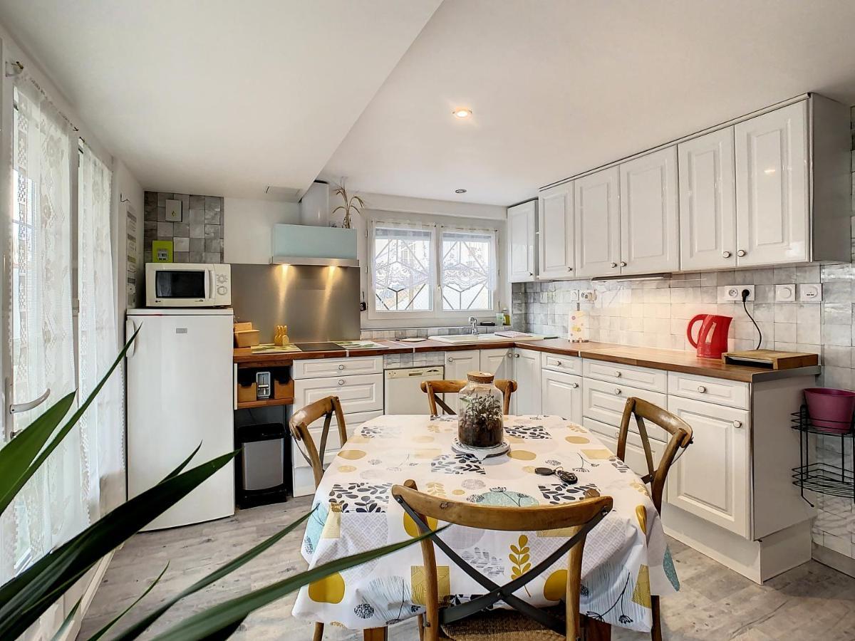 Neptune Apartment Royan Luaran gambar