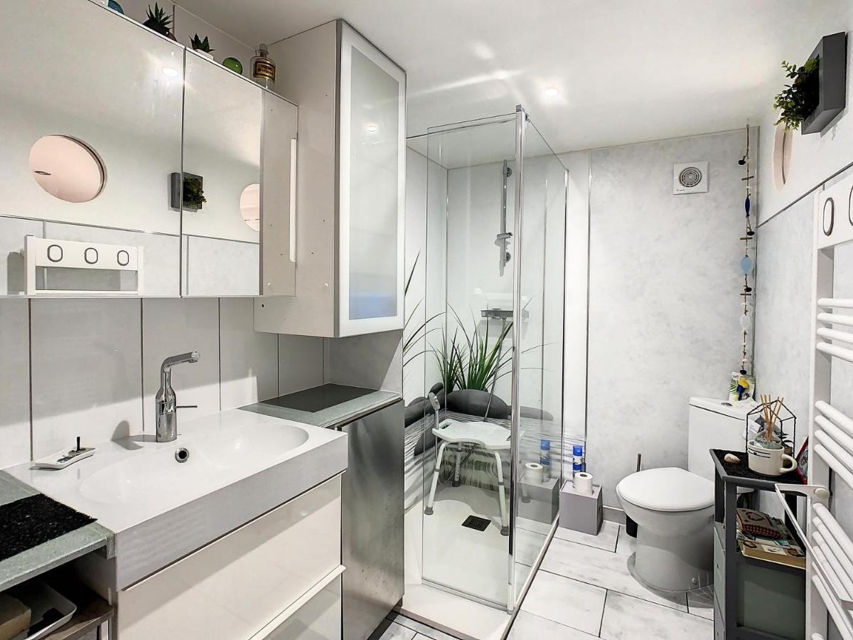 Neptune Apartment Royan Luaran gambar